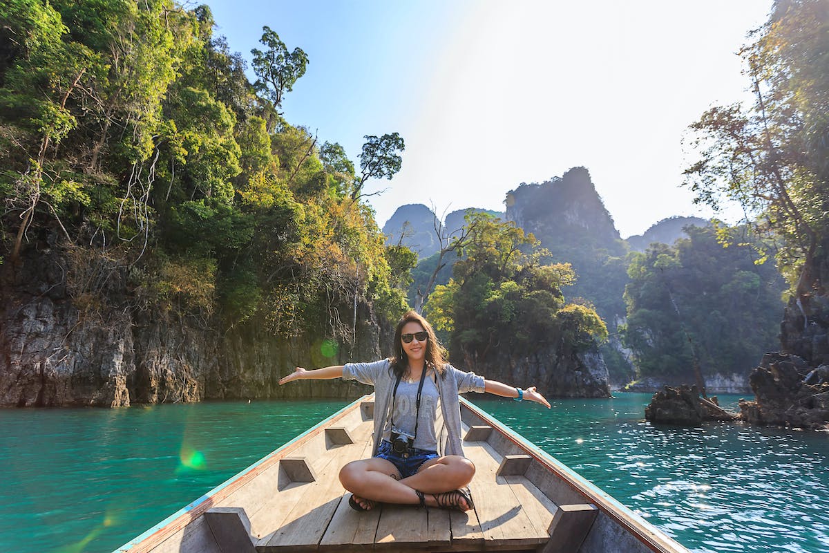 En Magisk Resa till Halong Bay: En Vietnamesisk Drömupplevelse